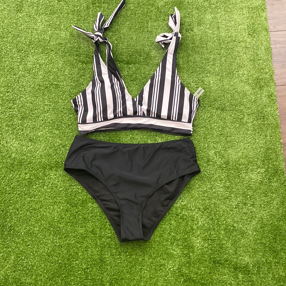 Ladies Black & White Bikini Set